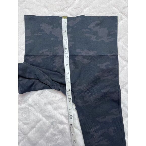 Spanx Women's (S) Look At Me Now Capri Camo Compression Leggings - Picture 5 of 6
